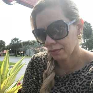 Meet your Posher, Adriana